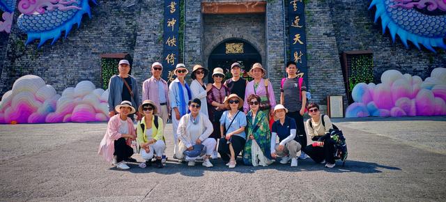 曾对旅行充满了期待，现在的我疑惑了。