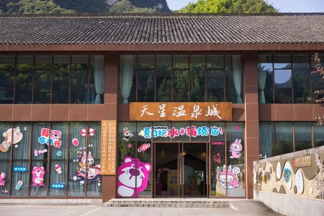 金佛山邀重庆工业职业技术大学（南川校区）全校师生解锁山水美景~