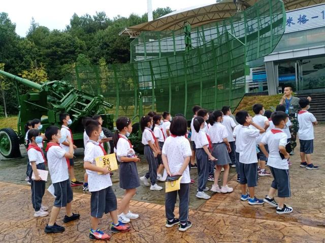 快来航空馆当“小机长”！模拟机舱体验、空中急救、学踢正步…