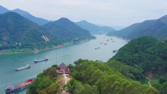 半江碧波，一城风华。这里是龙母故乡、崇德之城——德庆！