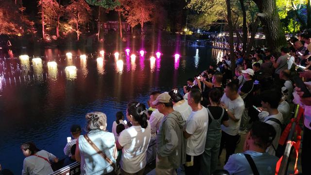 “好运莲莲 千山奇妙夜”水幕光影夜游璀璨启幕