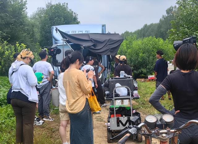 陪玩陪睡仅开胃菜，又一位内娱女演员曝"潜规则"原来岳云鹏没说错