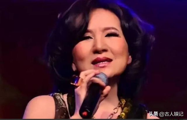 屡次登上春晚走红的郑绪岚，远嫁美国丢了事业，如今她现况如何