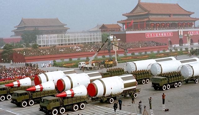 这个国家一口气花150亿请中国驻军，又花35亿买导弹，付款极爽快