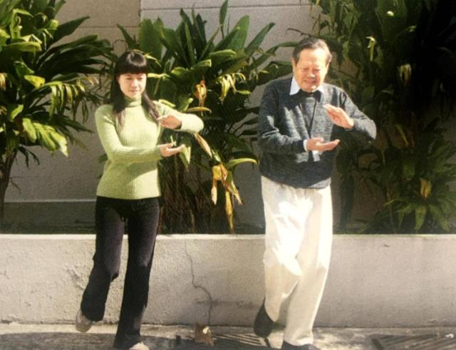 49岁翁帆，今后之路注定不平凡！杨振宁早已安排好了后路