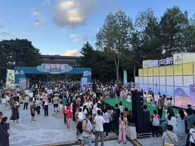 新民大街太火爆了！长春很多人都去了！今天咱也必须去！