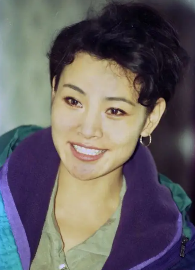 19岁被两名美国医生侵犯，留美43年受尽屈辱，归国后终于尝到甜头