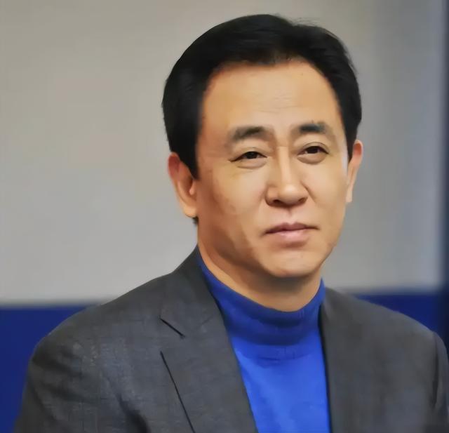 这下麻烦大了！短短3个月，许家印再迎5大噩耗，王健林的话应验了