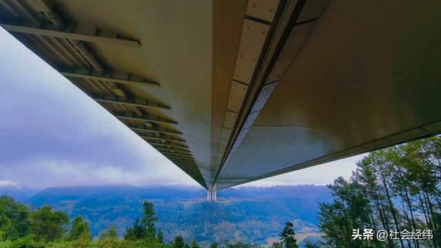 云端悬索跨峡谷！腾冲龙江特大桥，亚洲海拔第一的天路奇观