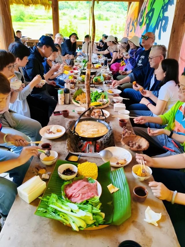 腾冲猴桥：接住徒步流量“红利” 趟出旅游致富新路