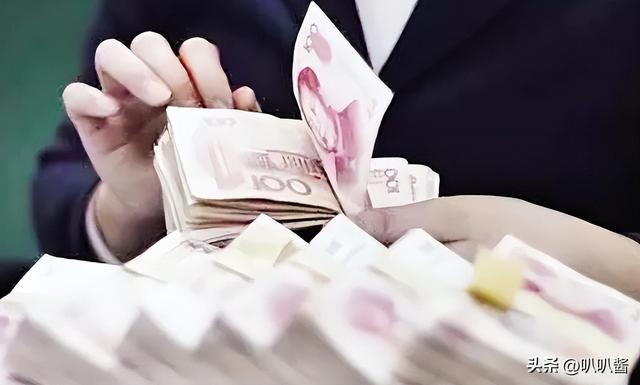 一顿饭上百万，8年敛财14亿，“金融才女”朱丽丽最终是何下场？