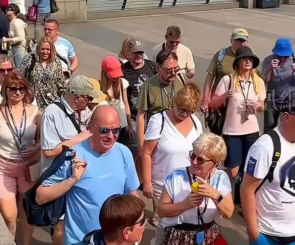 大批美国游客涌入中国,回国后坦言:客观对比,中国比美国强多了