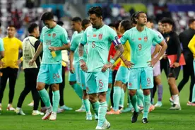 东道主放水我们仍输球！国足沦为全球笑话：钱都打水漂，太烂了！图片