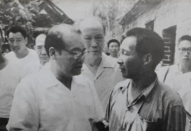 他是毛主席选定的接班人之一，犯下一个致命错误，1980年主动辞职