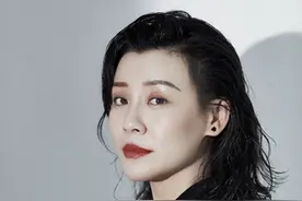 她与名导同居三年却惨遭抛弃，转身下嫁穷小子后竟还突然逆袭！图片
