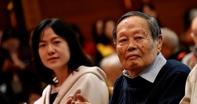 杨振宁妻子翁帆自白：为了丈夫的身体，我16年来都是早睡早起