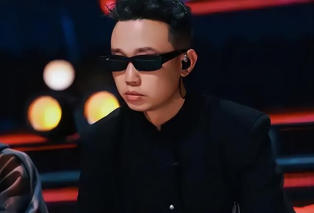 王鹤棣为啥走上下坡路？新歌diss内娱成关键，连虞书欣都救不了他