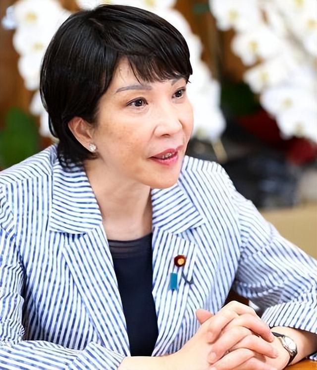 不给就加税！日本新首相刚上任，美国要走5500亿军费，高市两头难