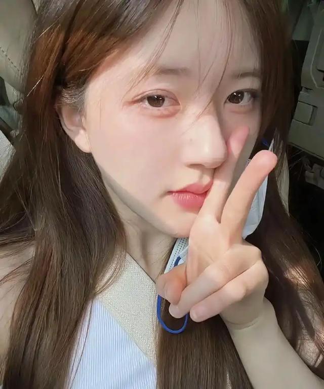 陪玩陪睡根本不够！认干爹、舔手指，背地里的阴暗面彻底藏不住了