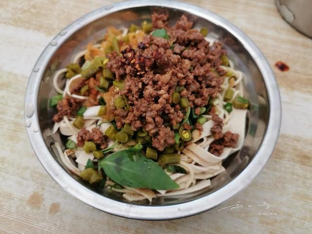 河南唯一的“热干面之城”？满满湖北味，游客直呼以为到湖北了