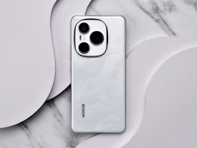 千元机选它就对了！8000mAh+护眼屏，父母用着超省心