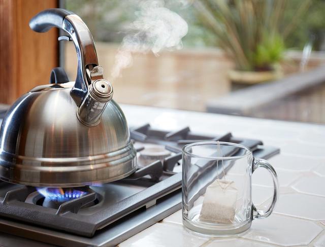 天气冷，多久洗一次澡比较好？为了身体健康，老人洗澡要做好3点