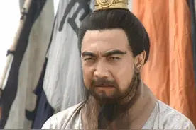 曹操斩杀吕布陈宫高顺，为何不敢动张辽？看看张辽的2个靠山是谁图片