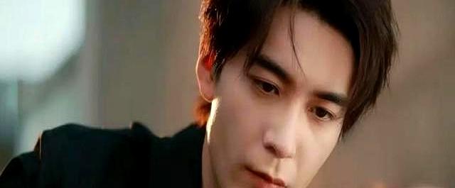 首播两小时热度第一，都市异闻上大分，热巴表现观众给出意外评价