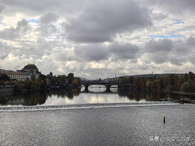 欧洲行第11天：离开捷克再入德国，前往斯图加特，体验不限速高速
