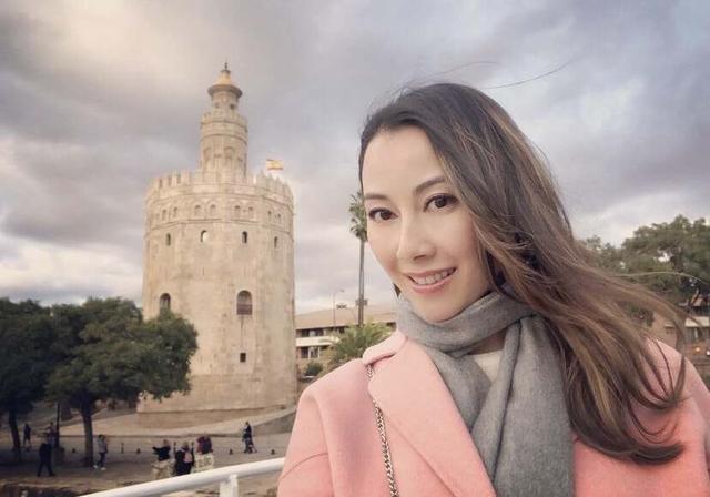 突发！香港知名女星在网上售卖大尺度照片，疑似陷入经济困难