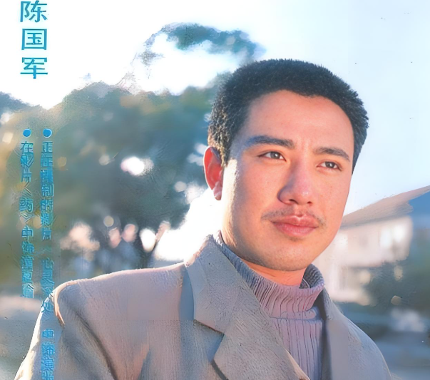 她把丈夫给了“第三者”，自己却带着儿子孤独一生，晚年成设计师
