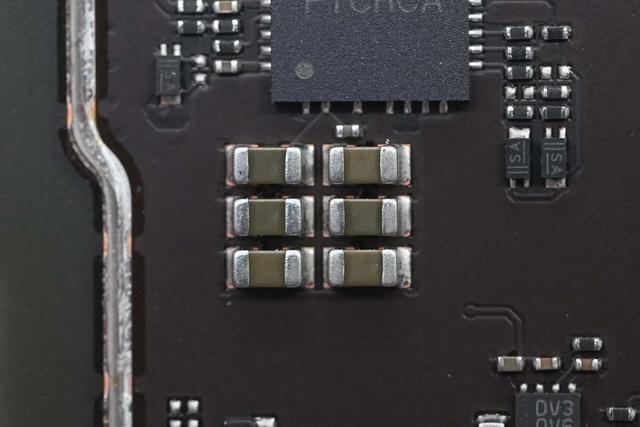 高达1999元售价是怎样的用料做过水准？中兴U60 Pro 5G随身WiFi拆解
