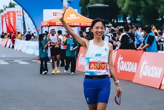 让最快女护士跑下去最符合公众期待