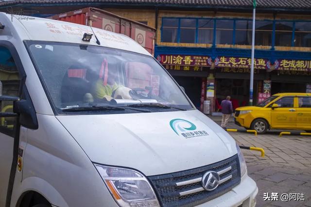 泸沽湖镇的石板路是当地摩梭文化的重要载体，却是众多车友的噩梦