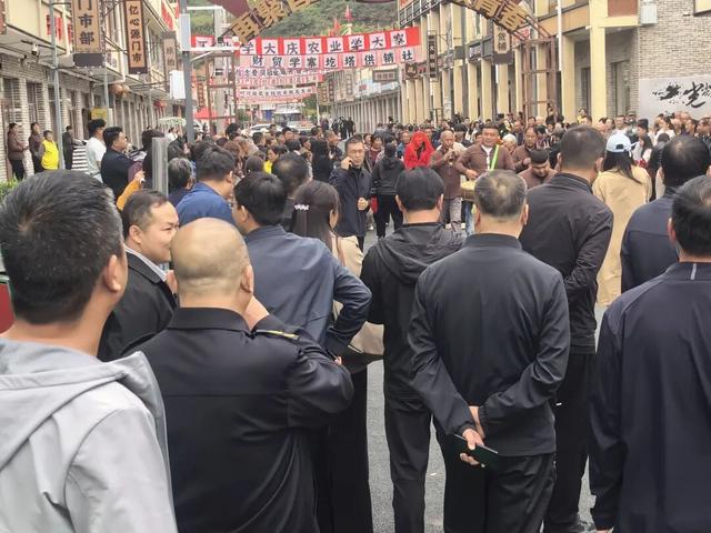 双节临汾文旅 “火出圈”：壶口瀑布、大槐树等景区客流爆棚