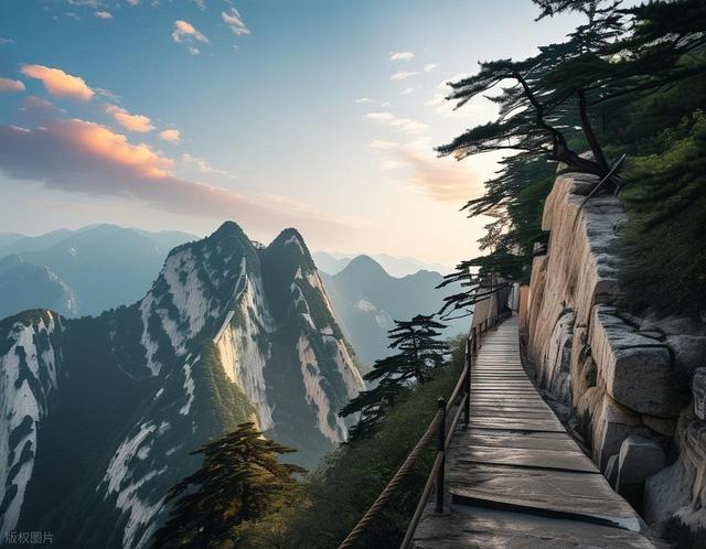 黄山和华山哪个更难爬？有生之年两座山都值得爬一次