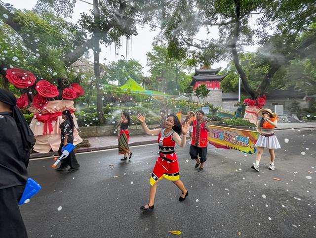 暑假玩什么？隐贤山庄泼水大巡游焕新登场！