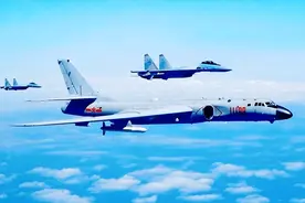 轰6到阿拉斯加串门，居然还带着空警500，空中斗法比想象的更激烈图片
