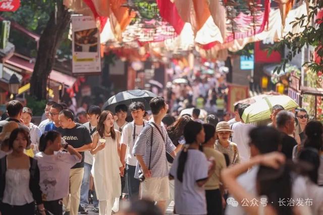 奔腾的中国：2025国庆中秋长假出行消费报告