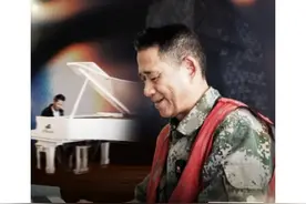 深圳“工人钢琴师”老易：坚持梦想的人 音符更有力量 | 先行故事汇图片