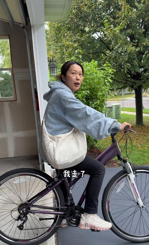小黄过33岁生日，全程一个人被吐槽太孤独，安呈旺做法令人称赞