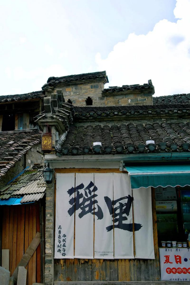 景德镇这出戏太上头！村民集体喊话游客“别买票”，谁先绷不住？
