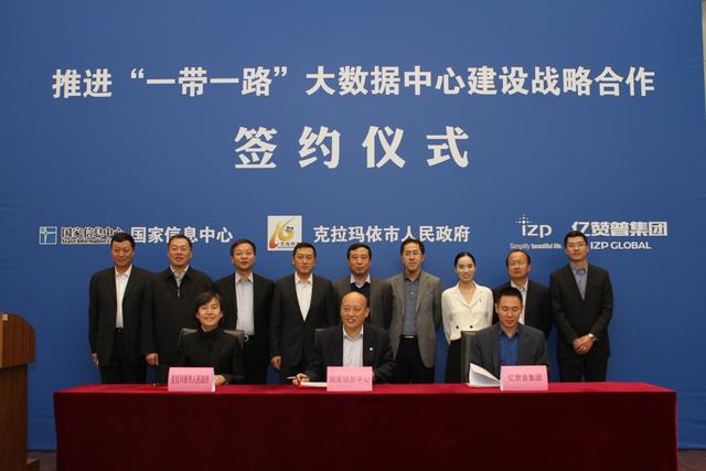 特朗普还未登机访华，大批美国坦克将运往台岛，解放军动作更大