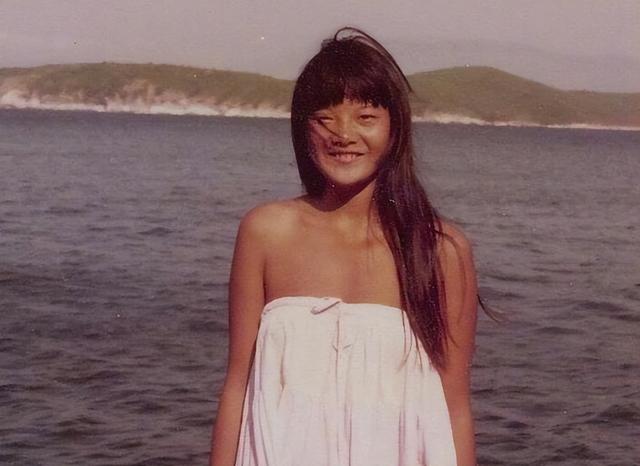 陈凯歌前妻洪晃晒京郊院子，空地上百平，爱马仕被她拍出廉价感