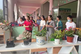 曾都第二幼儿园开展班本课程主题墙环境创设观摩交流活动图片