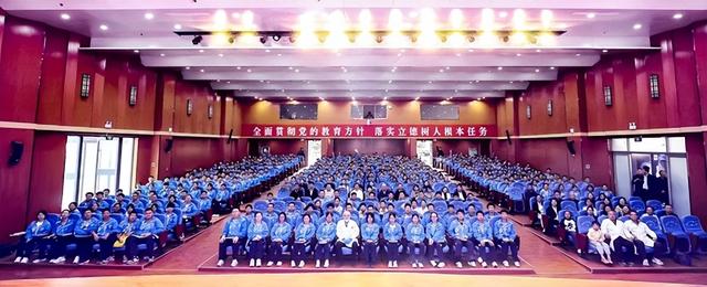 “未来讲堂——走进奇幻的化学‘魔法世界’”活动在张掖成功举办