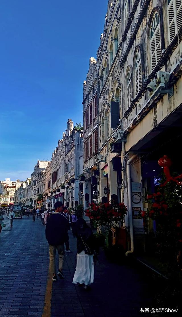 封关前瞻丨海口骑楼老街冬日景象：满眼都是外国人