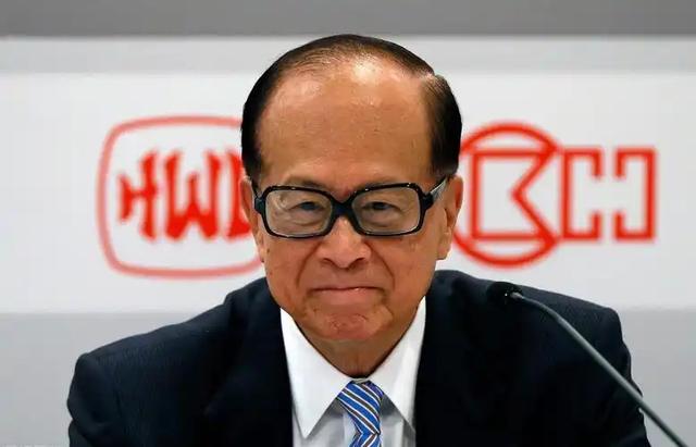 坏消息一个接一个，李嘉诚已经没有回头路，李氏家族暴亏781亿！
