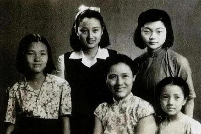 她是中国唯一影星少将，41岁丧子58岁丧夫，命运对她似乎格外严苛