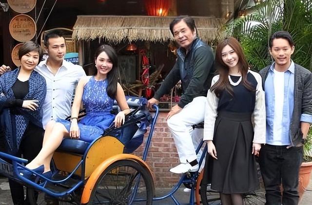 “6个老婆”同住一屋，每人每月7万零花钱，71岁又娶第七房小娇妻